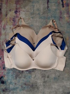 5 Soma Vanishing 360 Wireless Bras In Nude, Tan & Blue Size 40DD 40E